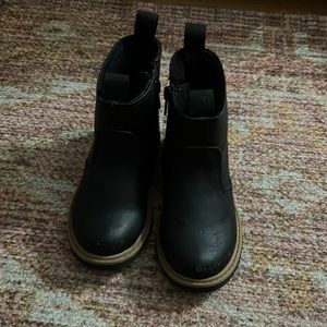 Toddler size 11 water resistant, Chelsea boot.